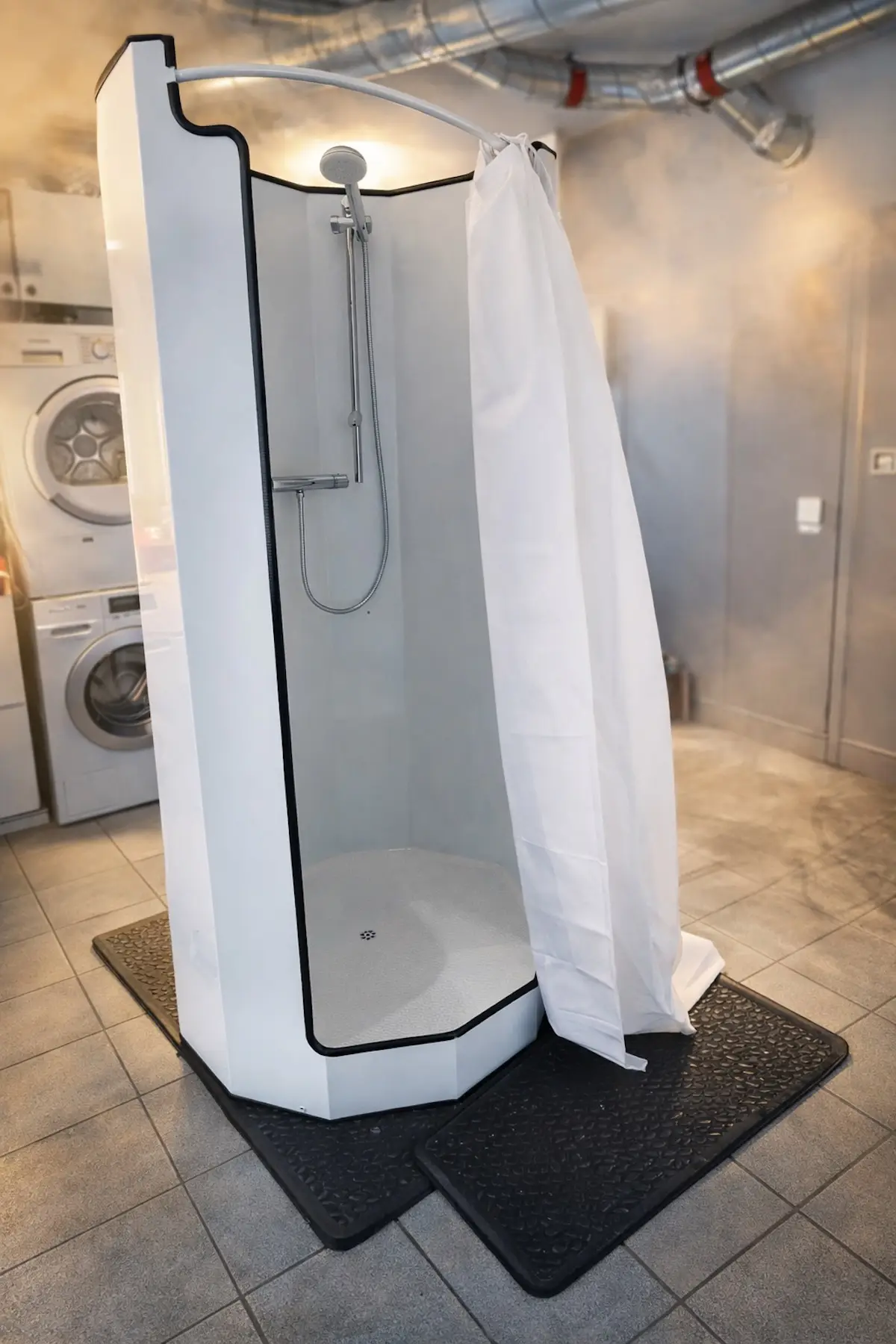 Mobiele nooddouche huren - Sanitairmobiel